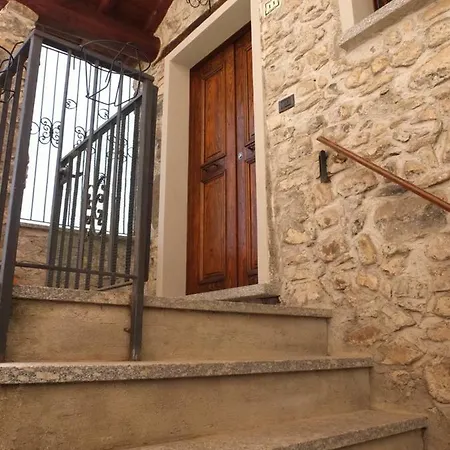 Casa Antico Borgo بيت للعطل لينّو